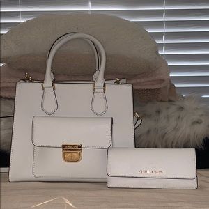 Beautiful Michael Kors Purse and Wallet!